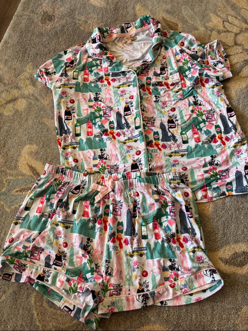 Two-Piece Pink & Green Printed Short Pajama Set - Women's NYC Print